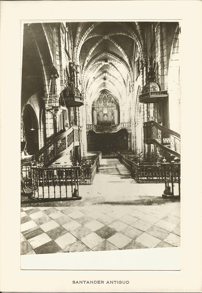 130 - Interior de la Catedral. Nave central y órgano
