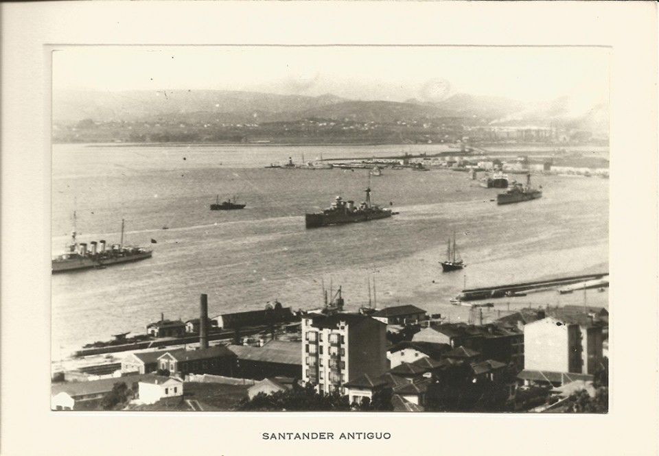 132 - La bahía con barcos de la Escuadra Española